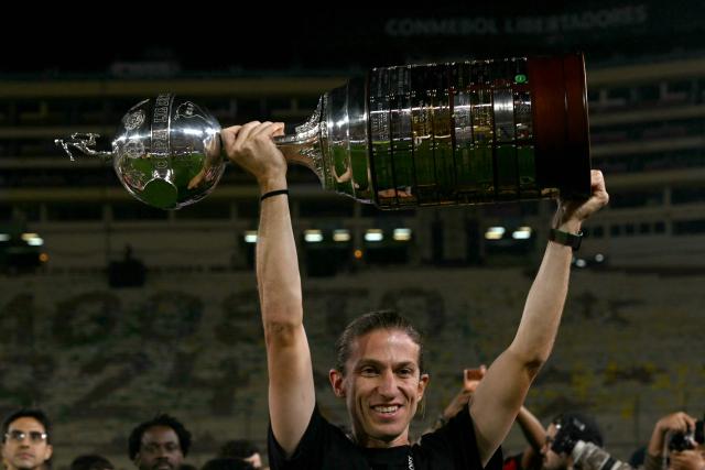 Flamengo's head coach Filipe Luis lifts the trophy after winning the all Brazilian Copa Libertadores final football match between Palmeiras and Flamengo at Monumental 'U' Marathon stadium in Lima on November 29, 2025. (Photo by Luis ACOSTA / AFP)