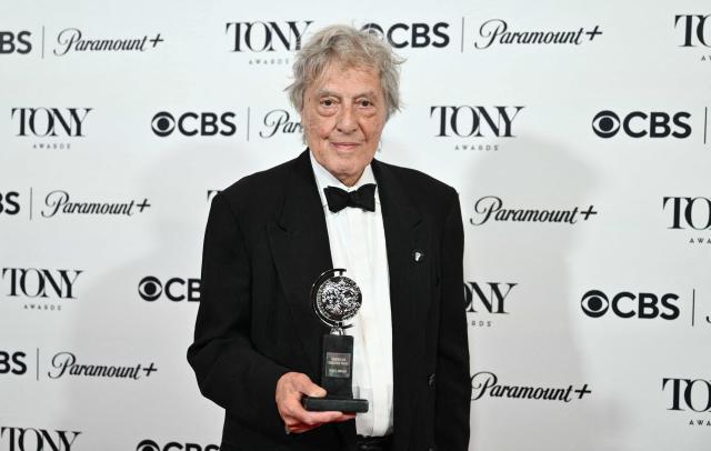 (FILES) British playwright Tom Stoppard poses with the award for Best Play "Leopoldstadt" in the Radio Hotel press room during the 76th Tony Awards, in New York City on June 11, 2023. British playwright Tom Stoppard, who won an Oscar for the screenplay of the 1998 film "Shakespeare In Love", has died at the age of 88, United Agents announced late November 29, 2025. (Photo by ANGELA WEISS / AFP)
