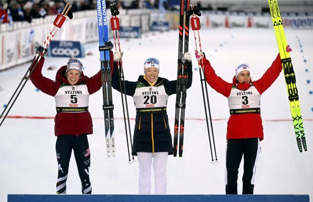 Winner Sweden's Jonna Sundling (C), second placed USA's Jessie Diggins (L) and third placed Norway's Heidi Weng celebrate after the women's 20km freestyle cross-country skiing mass start at the FIS World Cup Ruka Nordic in Kuusamo, Finland on November 30, 2025. (Photo by Vesa Moilanen / Lehtikuva / AFP) / Finland OUT