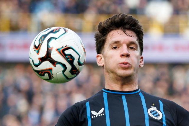 Club Brugge's Greek forward #08 Christos Tzolis eyes the ball during the Belgian "Pro League" First Division football match between Club Brugge KV and Antwerp at the Jan Breydel Stadium in Bruges on November 30, 2025. (Photo by KURT DESPLENTER / BELGA / AFP) / Belgium OUT