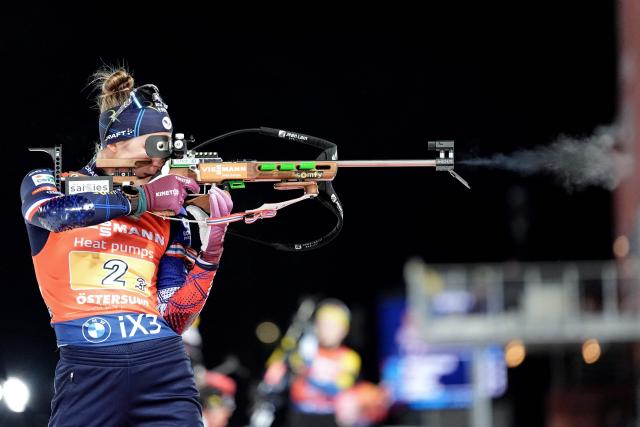 France's Justine Braisaz warms up at the shooting range prior to the mixed relay event of the IBU Biathlon World Cup in Oestersund, Sweden on November 30, 2025. (Photo by Bjorn LARSSON ROSVALL / TT NEWS AGENCY / AFP) / Sweden OUT
