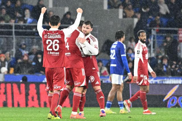 Brest’s players celebrate their win at the end of the French L1 football match between RC Strasbourg Alsace and Stade Brestois 29 (Brest) at the Stade de la Meinau in Strasbourg, eastern France, on November 30, 2025. (Photo by SEBASTIEN BOZON / AFP)