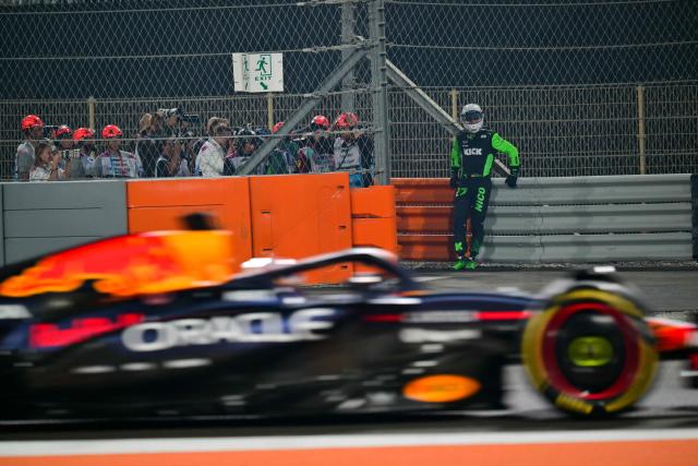 Kick Sauber's German driver Nico Hulkenberg looks on as Red Bull Racing's Dutch driver Max Verstappen drives past during the Formula One Qatar Grand Prix at the Lusail International Circuit in Lusail on November 30, 2025. (Photo by Andrej ISAKOVIC / AFP)