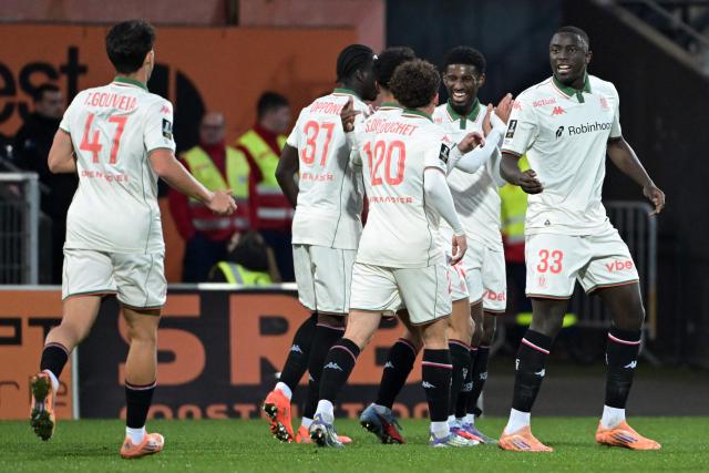 Nice's French forward #25 Mohamed-Ali Cho (2ndR) and Nice's Senegalese defender #33 Antoine Mendy (R) celebrate their team's first goal during the French L1 football match between FC Lorient and OGC Nice at the Stade du Moustoir in Lorient, western France on November 30, 2025. (Photo by Damien Meyer / AFP)