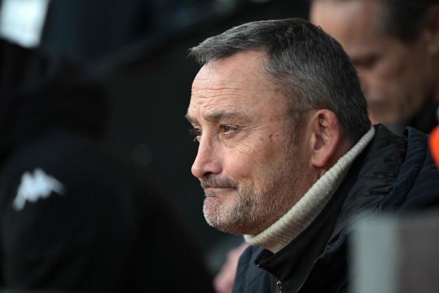 Nice's French head coach Franck Haise looks on during the French L1 football match between FC Lorient and OGC Nice at the Stade du Moustoir in Lorient, western France on November 30, 2025. (Photo by Damien Meyer / AFP)