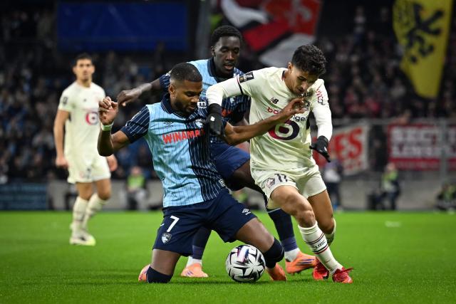 Le Havre's Hungarian defender #07 Loic Nego (L) and Le Havre's Senegalese midfielder #14 Rassoul Ndiaye fight for the ball with Lille's Moroccan forward #11 Osame Sahraoui (R) during the French L1 football match between Le Havre AC and Lille LOSC at the Oceane stadium in Le Havre, north-western France, on November 30, 2025. (Photo by Lou BENOIST / AFP)