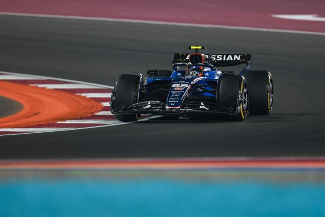 Williams' Spanish driver Carlos Sainz drives during the Formula One Qatar Grand Prix at the Lusail International Circuit in Lusail on November 30, 2025. (Photo by Karim JAAFAR / AFP)