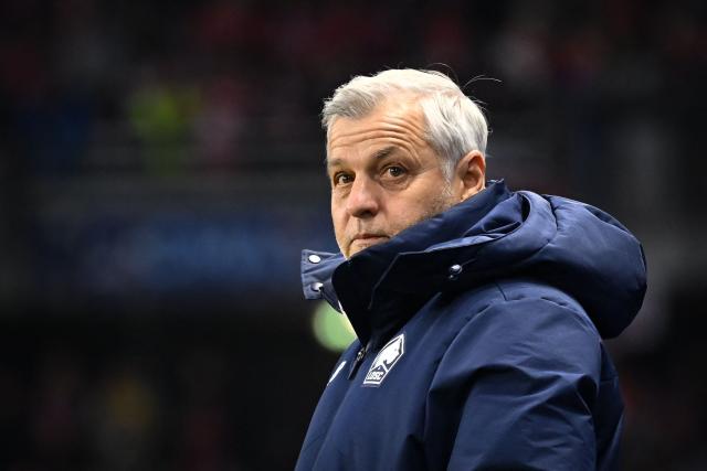 Lille's French head coach Bruno Genesio looks on prior to the French L1 football match between Le Havre AC and Lille LOSC at the Oceane stadium in Le Havre, north-western France, on November 30, 2025. (Photo by Lou BENOIST / AFP)