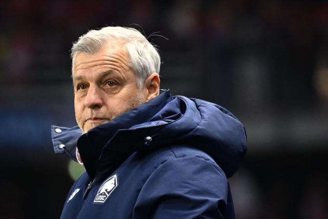 Lille's French head coach Bruno Genesio looks on prior to the French L1 football match between Le Havre AC and Lille LOSC at the Oceane stadium in Le Havre, north-western France, on November 30, 2025. (Photo by Lou BENOIST / AFP)
