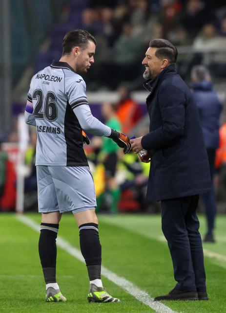 RSC Anderlecht's Belgian goalkeeper #26 Colin Coosemans (L) and RSC Anderlecht's Albanian headcoach Besnik Hasi speak during the Belgian "Pro League" First Division football match between RSC Anderlecht and Royale Union Saint-Gilloise at the Constant Vanden Stock stadium in Brussels on November 30, 2025. (Photo by VIRGINIE LEFOUR / BELGA / AFP) / Belgium OUT