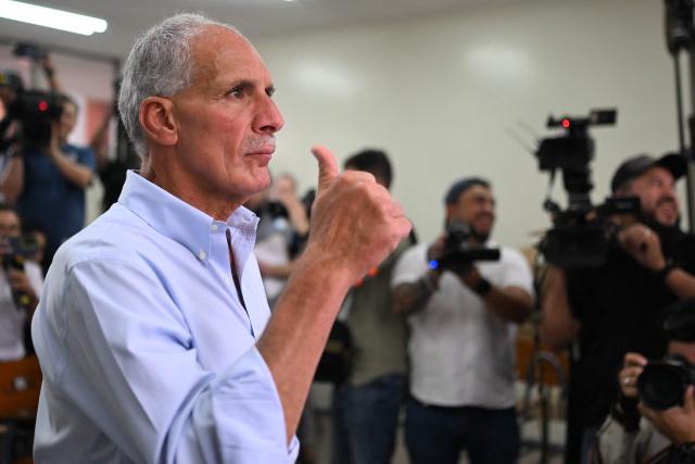 Honduras presidential candidate of the National Party Nasry Asfura gives the thumb up after voting in Tegucigalpa on November 30, 2025. Hondurans voted for president on Sunday amid threats by US President Donald Trump to cut aid to the country if his preferred candidate loses. (Photo by MARVIN RECINOS / AFP)