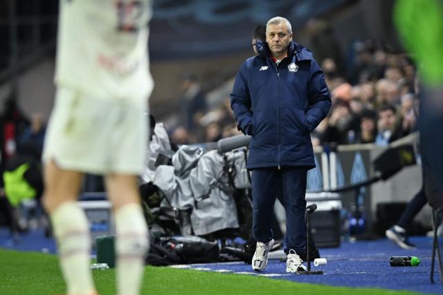 Lille's French head coach Bruno Genesio looks on during the French L1 football match between Le Havre AC and Lille LOSC at the Oceane stadium in Le Havre, north-western France, on November 30, 2025. (Photo by Lou BENOIST / AFP)
