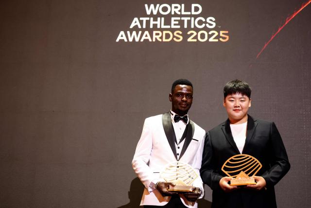 Male and female rising star award winners Kenya's long distance and steeplechase athlete Edmund Serem (L) and China's hammer throw athlete Zhang Jiale (R) pose during the World Athletics Awards 2025 in Monaco, on November 30, 2025. (Photo by Valery HACHE / AFP)