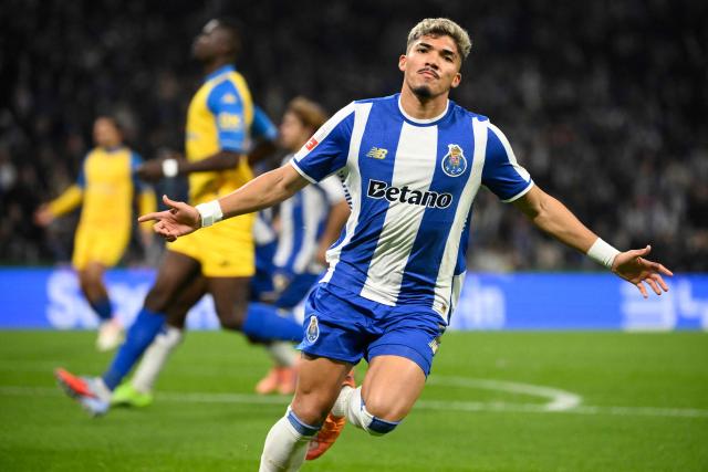 FC Porto's Brazilian forward #07 William Gomes celebrates scoring the opening goal during the Portuguese League football match between FC Porto and GD Estoril Praia at Dragao stadium in Porto on November 30, 2025. (Photo by Miguel RIOPA / AFP)