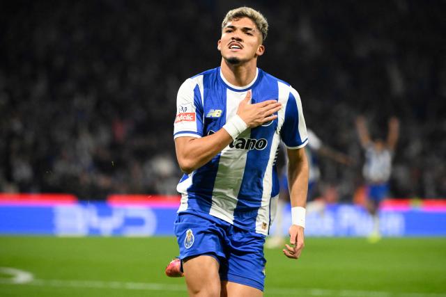 FC Porto's Brazilian forward #07 William Gomes celebrates scoring the opening goal during the Portuguese League football match between FC Porto and GD Estoril Praia at Dragao stadium in Porto on November 30, 2025. (Photo by Miguel RIOPA / AFP)