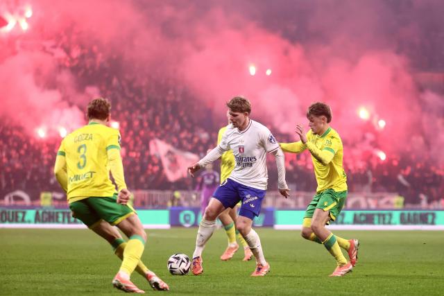Lyon's Czech midfielder #10 Pavel Sulc (C) fights for the ball with Nantes' French midfielder #08 Johann Lepenant (R) duering the French L1 football match between Olympique Lyonnais (OL) and FC Nantes at the Parc Olympique Lyonnais stadium in Decines-Charpieu, central-eastern France on November 30, 2025. (Photo by Alex MARTIN / AFP)