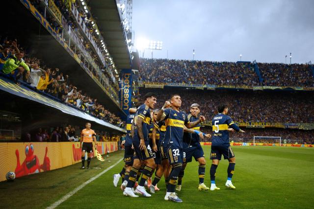 Boca Juniors' Ayrton Costa (C) celebrates with teammates after scoring a goal during the Argentine Professional Football League 2025 Clausura Tournament quarter-final match between Boca Juniors and Argentinos Juniors at the La Bombonera Stadium in Buenos Aires on November 30, 2025. (Photo by MARCOS BRINDICCI / AFP)