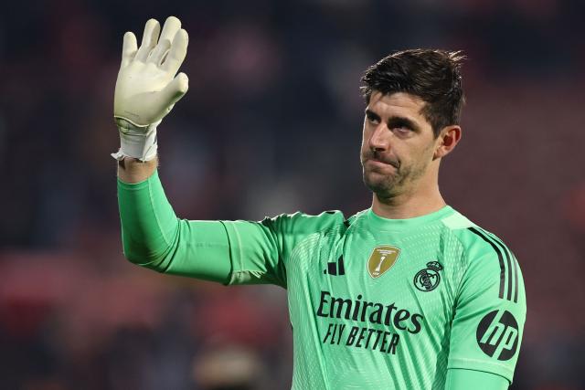 Real Madrid's Belgian goalkeeper #01 Thibaut Courtois waves at the end of the Spanish league football match between Girona FC and Real Madrid CF at Montilivi Stadium in Girona on November 30, 2025. (Photo by Josep LAGO / AFP)