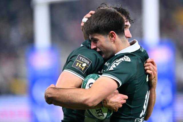 Pau's French scrum-half Axel Desperes (R) and Pau's French centre Fabien Brau-Boirie celebrate after scoring a try during the French Top 14 rugby union match between Section Paloise Bearn Pyrenees (Pau) and Stade Rochelais (La Rochelle) at Stade du Hameau in Pau, south-western France on November 30, 2025. (Photo by Gaizka IROZ / AFP)