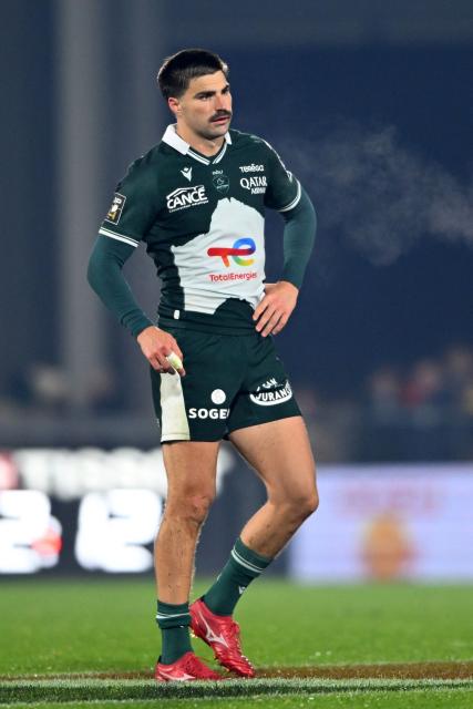 Pau's Australian fullback Jack Maddocks looks on during the French Top 14 rugby union match between Section Paloise Bearn Pyrenees (Pau) and Stade Rochelais (La Rochelle) at Stade du Hameau in Pau, south-western France on November 30, 2025. (Photo by Gaizka IROZ / AFP)