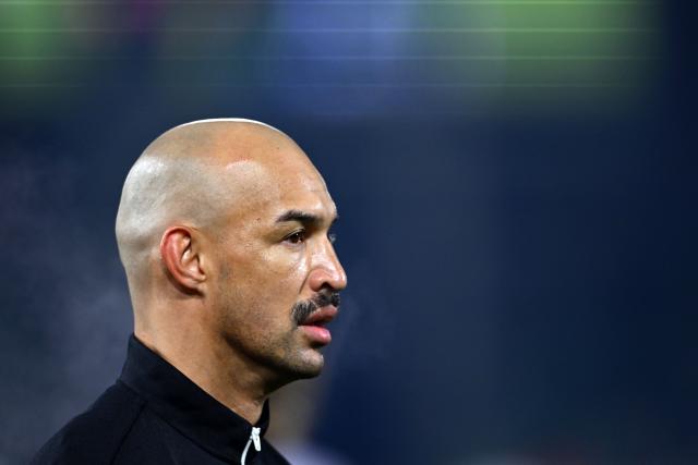La Rochelle's South African wing Dillyn Leyds looks on before the French Top 14 rugby union match between Section Paloise Bearn Pyrenees (Pau) and Stade Rochelais (La Rochelle) at Stade du Hameau in Pau, south-western France on November 30, 2025. (Photo by Gaizka IROZ / AFP)
