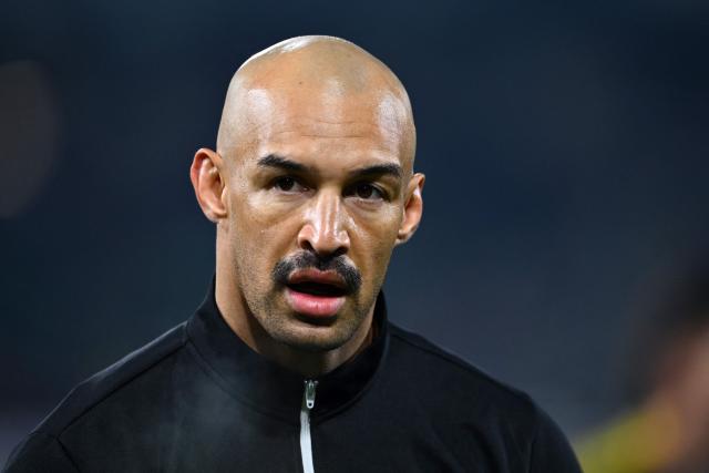 La Rochelle's South African wing Dillyn Leyds looks on before the French Top 14 rugby union match between Section Paloise Bearn Pyrenees (Pau) and Stade Rochelais (La Rochelle) at Stade du Hameau in Pau, south-western France on November 30, 2025. (Photo by Gaizka IROZ / AFP)