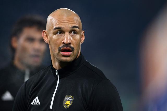 La Rochelle's South African wing Dillyn Leyds looks on before the French Top 14 rugby union match between Section Paloise Bearn Pyrenees (Pau) and Stade Rochelais (La Rochelle) at Stade du Hameau in Pau, south-western France on November 30, 2025. (Photo by Gaizka IROZ / AFP)