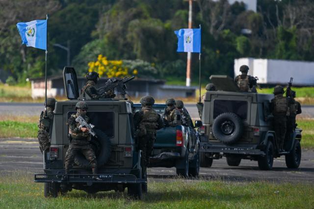 Guatemalan army soldiers attend a drill during 'Open base 2025' at the Guatemalan Air Force Base in Guatemala City on November 30, 2025. (Photo by Johan ORDONEZ / AFP)