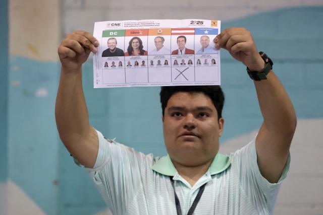 An election official counts a vote for presidential candidate Salvador Nasralla after the closing of the polling stations during Honduras' general election in Tegucigalpa on November 30, 2025. Hondurans voted for president on November 30, 2025, amid threats by US President Donald Trump to cut aid to the country if his preferred candidate loses. (Photo by Lucas AGUAYO / AFP)