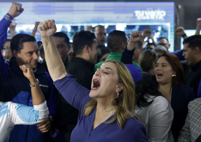 Supporters of Honduran presidential candidate of the National Party, Nasry Asfura, celebrate after the first results of the presidential election in Tegucigalpa on November 30, 2025. (Photo by Lucas AGUAYO / AFP)