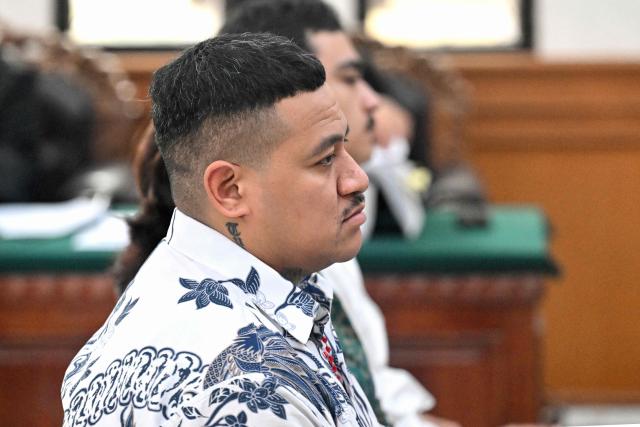 Australian suspect Paea-I-Middlemore Tupou attends a hearing as part of a trial at a courtroom in Denpasar on Indonesia's resort island of Bali on December 1, 2025. The trial of three Australians accused of plotting the murder of a compatriot at a villa in Bali continues, with all facing the death penalty. (Photo by SONNY TUMBELAKA / AFP)