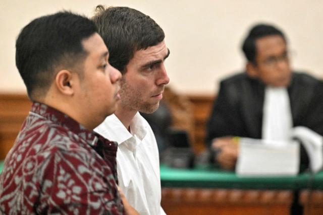 Australian suspect Darcy Francesco Jenson (R) attends a hearing as part of a trial at a courtroom in Denpasar on Indonesia's resort island of Bali on December 1, 2025. The trial of three Australians accused of plotting the murder of a compatriot at a villa in Bali continues, with all facing the death penalty. (Photo by SONNY TUMBELAKA / AFP)