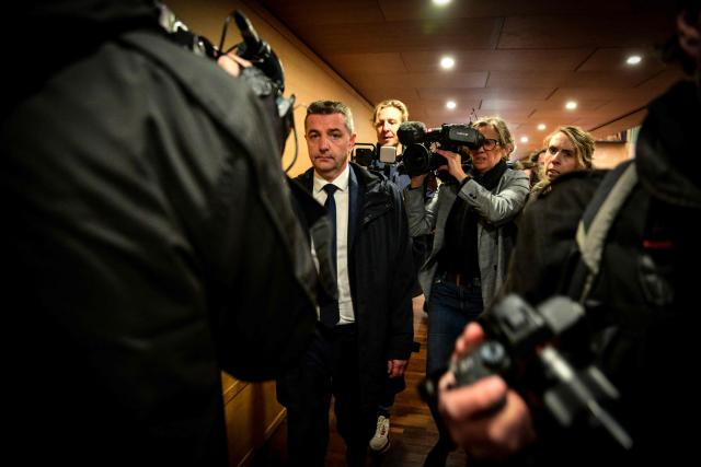 Mayor of Saint Etienne Gaël Perdriau (C) arrives to attend the summary proceedings of the trial of the sex-tape blackmail case at the courthouse in Lyon on December 1 2025. Lyon court deliberates on December 1, 2025 in the trial over the so-called "sex-tape" case of Saint-Etienne's town hall. At the heart of the trial is the mayor of the town, Gael Perdriau, 53, accused of ordering a video of his former deputy Gilles Artigues with a male prostitute, and tried alongside former associates for blackmail, criminal conspiracy and embezzlement of public funds. (Photo by OLIVIER CHASSIGNOLE / AFP)