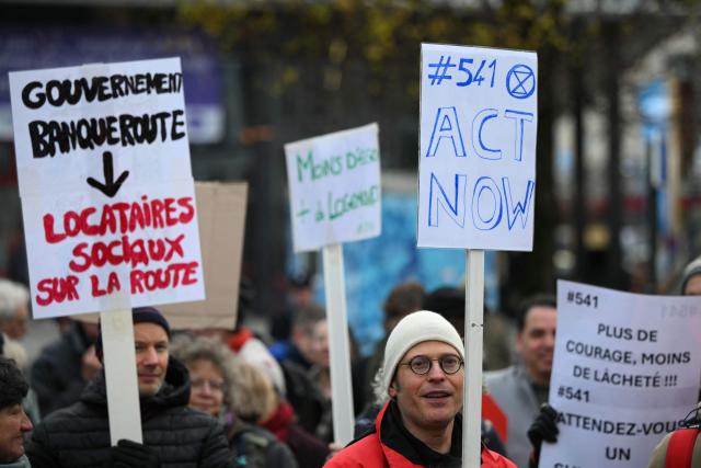 Members of the collective "Respect Brussels" take part in a demonstration marking 541 days without a government, a world record, in Brussels on December 1, 2025. (Photo by NICOLAS TUCAT / AFP)