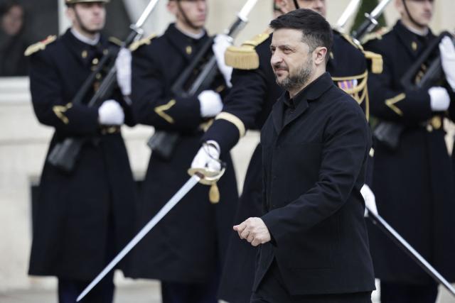 Ukrainian President Volodymyr Zelensky arrives at the Elysee palace prior to their meeting with France’s President Emmanuel Macron, in Paris on December 1, 2025. Ukrainian President Volodymyr Zelensky meets French counterpart Emmanuel Macron, seeking to shore up European support as US President expressed optimism of a deal to end Russia's war in Ukraine. (Photo by STEPHANE DE SAKUTIN / AFP)