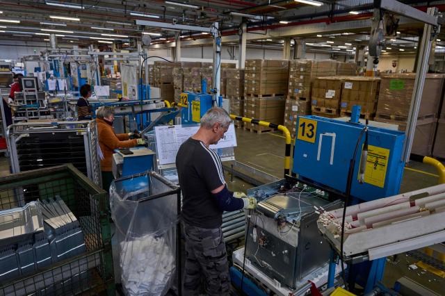 (FILES) An employee screws pieces on an oven assembly line of the Brandt plant in Saint-Jean-de-la-Ruelle near Orleans, central France, on January 16, 2025, on the day marking the French home equipment manufacturer's 100th anniversary. The government has declared itself ‘ready’ to contribute Ђ5 million to a project to take over the Brandt household appliance group, whose future has been uncertain since it was placed in receivership, announced the Minister Delegate for Industry on December 1, 2025. (Photo by GUILLAUME SOUVANT / AFP)
