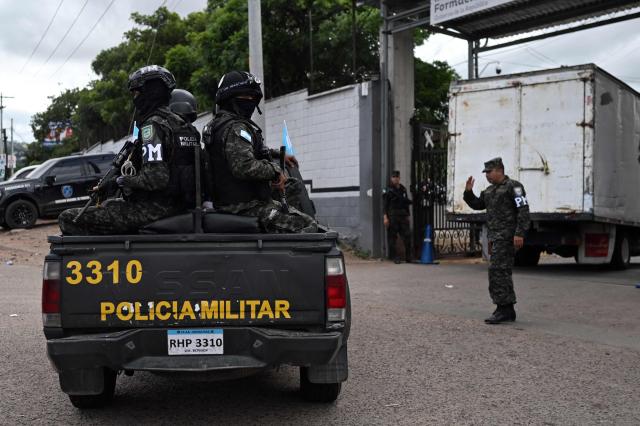 Military police escort a truck returning to the Electoral Logistics Center with ballots to be counted a day after the presidential elections, in Tegucigalpa, on December 1, 2025. Candidate Nasry Asfura, supported by US President Donald Trump, and his rival Salvador Nasralla, also from the right-wing, are locked in a close race for victory in Honduras' presidential elections on Monday. (Photo by MARVIN RECINOS / AFP)