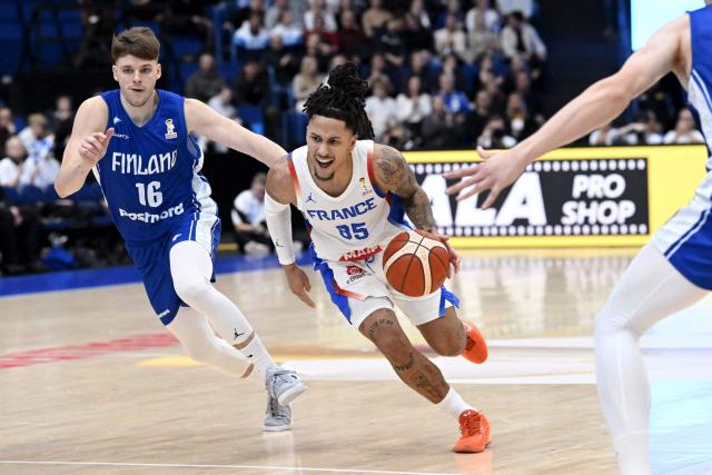 Perttu Blomgren of Finland (L) and Matthew Strazel of France vie for the ball during the 2027 FIBA Basketball World Cup qualifying match between Finland and France in Espoo, Finland on December 1, 2025. (Photo by Mikko Stig / Lehtikuva / AFP) / Finland OUT