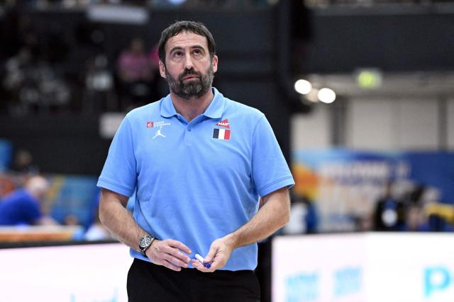 France's head coach Frederic Fauthoux looks on during the 2027 FIBA Basketball World Cup qualifying match between Finland and France in Espoo, Finland on December 1, 2025. (Photo by Mikko Stig / Lehtikuva / AFP) / Finland OUT