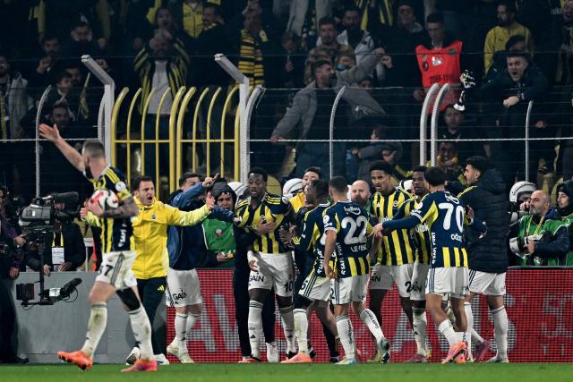 Fenerbahce's Colombian forward #10 Jhon Duran (C) celebrates with teammates after scoring a goal during the Turkish Super lig football match between Fenerbahce and Galatasaray at the Fenerbahce Sukru Saracoglu stadium in Istanbul, on December 1, 2025. (Photo by Ozan KOSE / AFP)