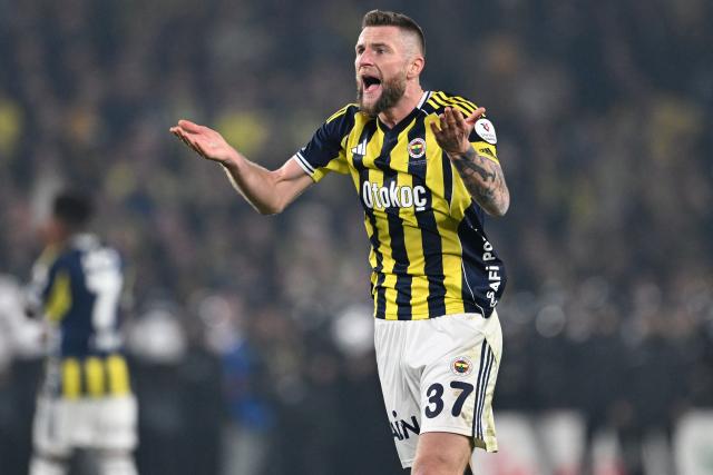 Fenerbahce's Slovak defender #37 Milan Skriniar reacts during the Turkish Super lig football match between Fenerbahce and Galatasaray at the Fenerbahce Sukru Saracoglu stadium in Istanbul, on December 1, 2025. (Photo by Ozan KOSE / AFP)