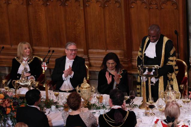 Britain's Prime Minister Keir Starmer (2L) applauds as Britain's Justice Secretary and Lord Chancellor David Lammy (R) delivers a speech gives a speech during the Lady Mayor’s Banquet at the Guildhall in central London on December 1, 2025. (Photo by Adrian DENNIS / AFP)