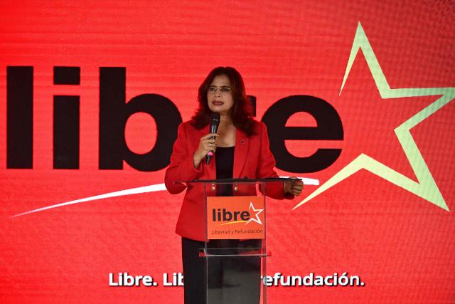 Honduran presidential candidate of the ruling Libertad y Refundacion (LIBRE) party Rixi Moncada addresses the media the day after the presidential election in Tegucigalpa on December 1, 2025. Salvador Nasralla trails by just 515 votes Nasry Asfura, making it a "technical tie," National Electoral Council (CNE) head Ana Paola Hall said on X after a partial digital tally of November 30, 2025, down-to-the wire ballot. (Photo by Orlando SIERRA / AFP)