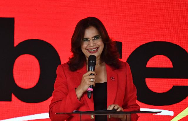 Honduran presidential candidate of the ruling Libertad y Refundacion (LIBRE) party Rixi Moncada addresses the media the day after the presidential election in Tegucigalpa on December 1, 2025. Salvador Nasralla trails by just 515 votes Nasry Asfura, making it a "technical tie," National Electoral Council (CNE) head Ana Paola Hall said on X after a partial digital tally of November 30, 2025, down-to-the wire ballot. (Photo by Orlando SIERRA / AFP)