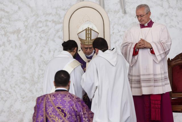 Pope Leo XIV (C) leads a mass at Beirut's waterfront on December 2, 2025. Tens of thousands of people gathered at Beirut's waterfront as Pope Leo XIV held mass in the morning of December 2, the highlight of the Catholic leader's visit to the capital. (Photo by Anwar AMRO / AFP)