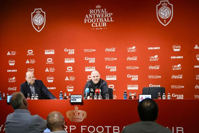 Antwerp's newly appointed Dutch head coach Joseph Oosting (C) gives his first press conference of the Belgian Pro League football team Royal Antwerp FC, in Antwerp on December 2, 2025. (Photo by Tom Goyvaerts / Belga / AFP) / Belgium OUT