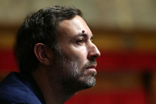 La France Insoumise - Nouveau Front Populaire's MP Thomas Portes attends a session of questions to the government at the National Assembly, the French Parliament lower house, in Paris on December 2, 2025. (Photo by Thomas SAMSON / AFP)
