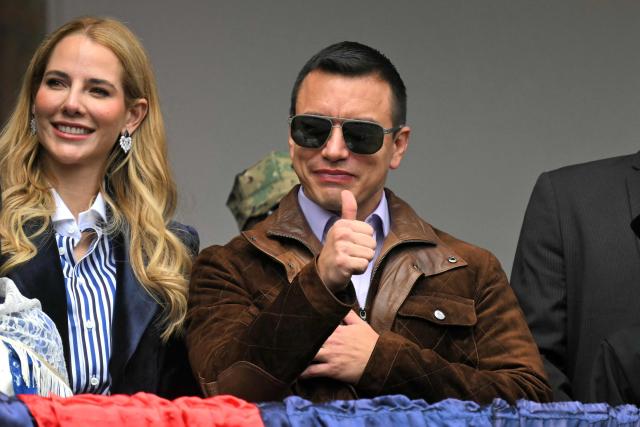 Ecuador's President Daniel Noboa gives the thumb up next to First Lady Lavinia Valbonesi at the Carondelet Palace during a traditional serenade in Quito on December 2, 2025, on the Ecuadorian capital's founding anniversary. (Photo by Rodrigo BUENDIA / AFP)