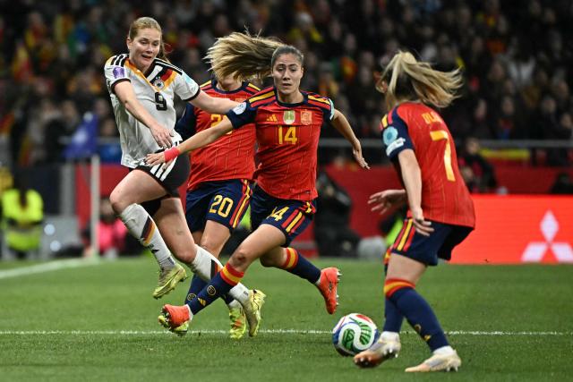 Spain's defender #14 Laia Aleixandri (C) vies for the ball with Germany's defender  #09 Sjoeke Nuesken during the UEFA Women's Nations League second leg final football match between Spain and Germany at the Metropolitano Stadium in Madrid on December 2, 2025. (Photo by Javier SORIANO / AFP)