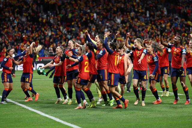 Spain's players celebrate victory at the end of the UEFA Women's Nations League second leg final football match between Spain and Germany at the Metropolitano Stadium in Madrid on December 2, 2025. Spain won 3-0. (Photo by Thomas COEX / AFP)